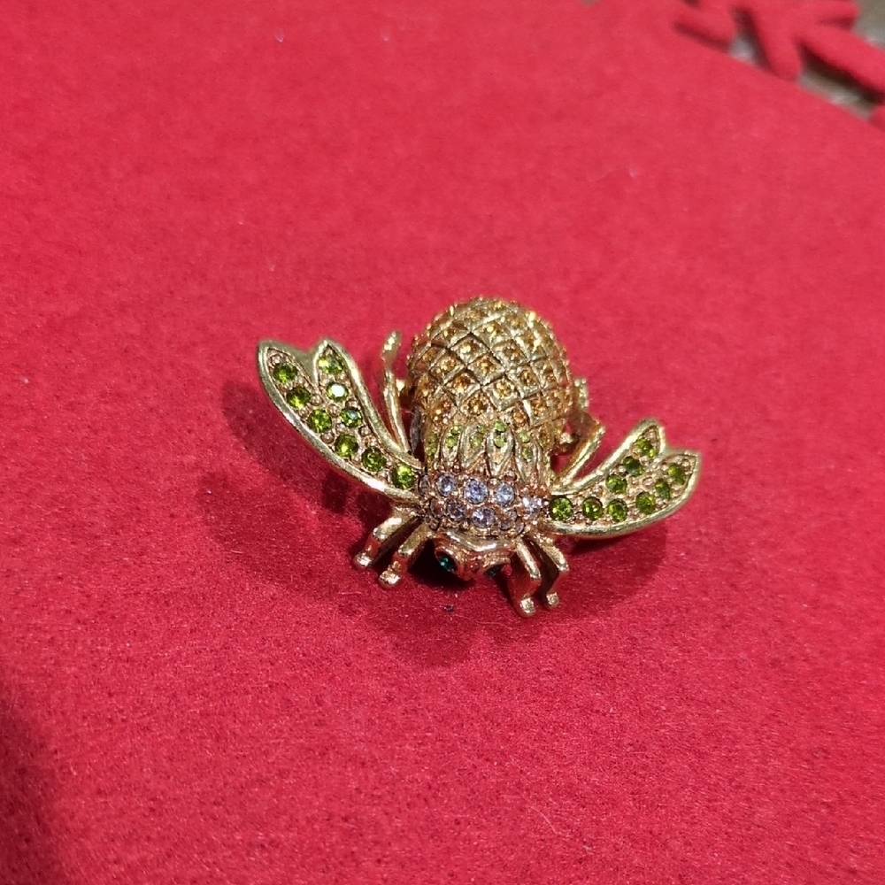 Vintage Signed Joan Rivers Elegant Gold Bee Pineapple Brooch with Green Accents